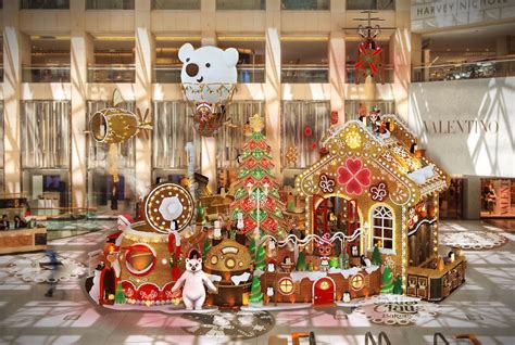 Hong Kong S Landmark Reveals Christmas Installation