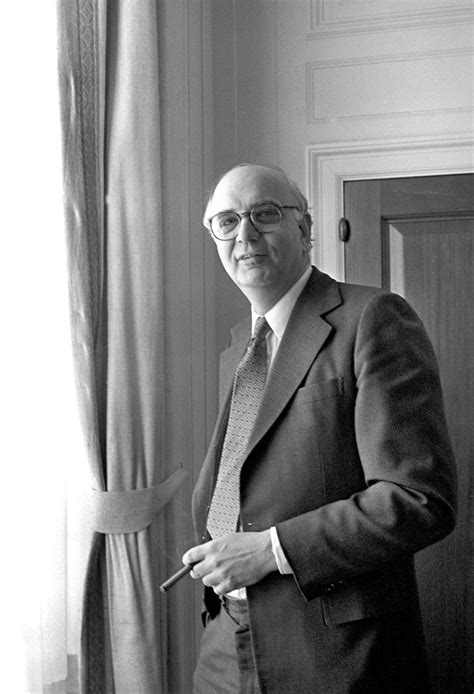 Paul Volcker Fed Chairman Who Waged War On Inflation Is Dead At 92