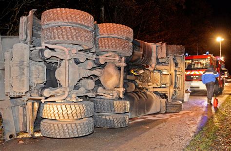 Vosges Un Grumier Se Couche Sur La Chaussée