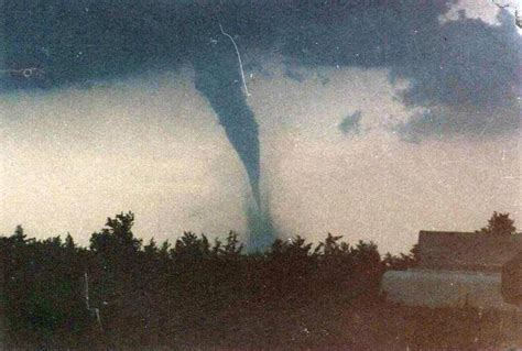 Nebraska Tornado 1986 taken by Warren Snodgrass | Tornados, Tornado ...