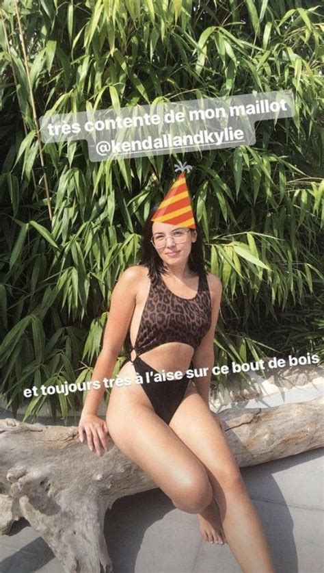 Agathe Auproux s affiche dans un bikini très osé