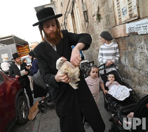 Photo Ultra Orthodox Jews Perform The Kapparot Ritual In Jerusalem