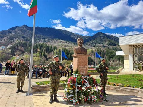 Бюст паметник на Георги Раковски откриха в Смолян Plamak.bg