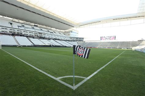 Corinthians Define Bandeirinha De Escanteio Para Jogos Do Paulist O