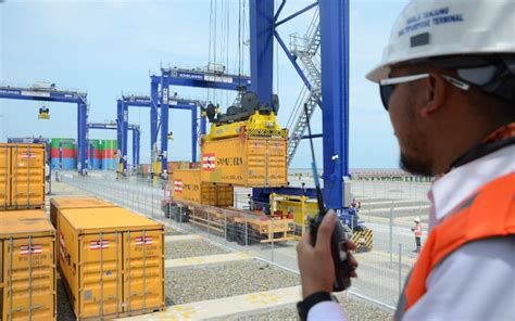 Agustus Arus Peti Kemas Kuala Tanjung Tumbuh Persen