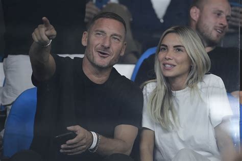 Chanel Totti Hotel Da Sogno A Dubai Quanto Costa La Vacanza Con Il