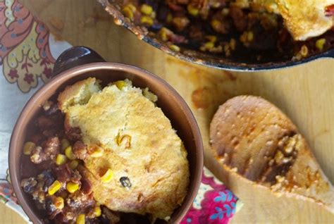 Easy Chili and Cornbread Skillet | YellowBlissRoad.com