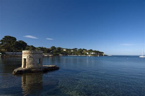 From the famous Cap d'Antibes sea side road - Cap d'Antibes Beach Hotel ...