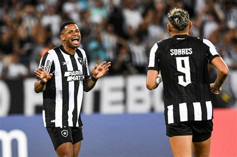 J Nior Santos Faz Quatro Gols E Botafogo Amassa O Aurora