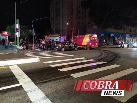 Colis O Entre Dois Ve Culos No Cruzamento De Avenida Na Cidade De