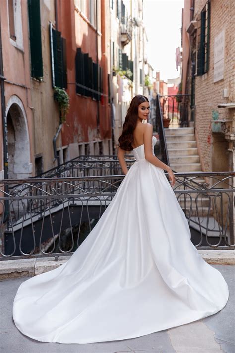 Robe De Mariée Bijou Avec Bustier Oksana Mukha Paris