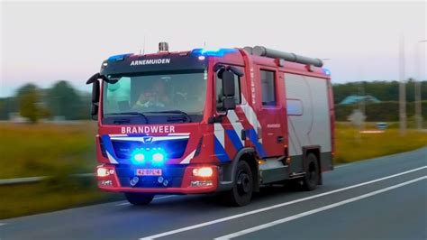 Auto Belandt Op De Kop Op De Snelweg A Ts Brandweer Arnemuiden En