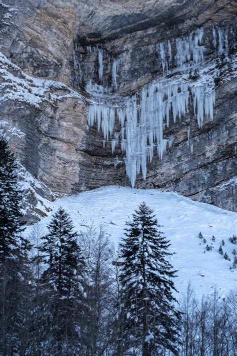 Cirque de Gavarnie en hiver randonnée en raquettes Globefreelancers