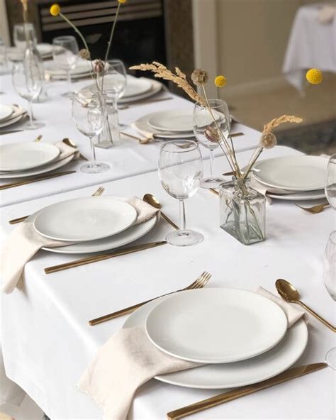 Elegant White Plates For A Stunning Table Setting