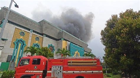 Masjid Jakarta Islamic Centre Kebakaran 21 Unit Mobil Damkar