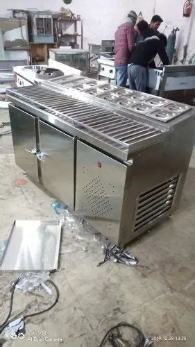 Stainless Steel Rectangular Pizza Make Line Counter For Commercial Use