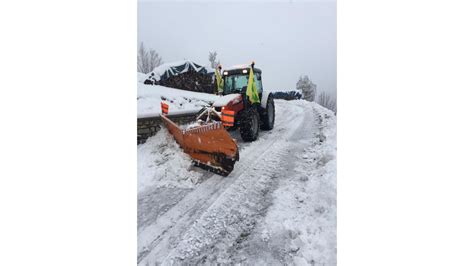 Neve In Liguria Trattori Coldiretti Puliscono Le Strade Rurali