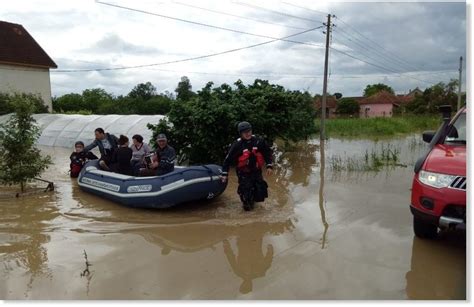 Las Inundaciones Provocan Declaraciones De Emergencia En Serbia Y