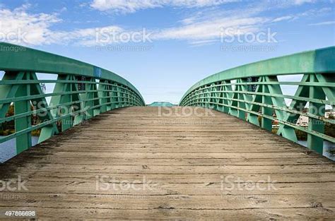 Jembatan Pejalan Kaki Kayu Foto Stok Unduh Gambar Sekarang 2015