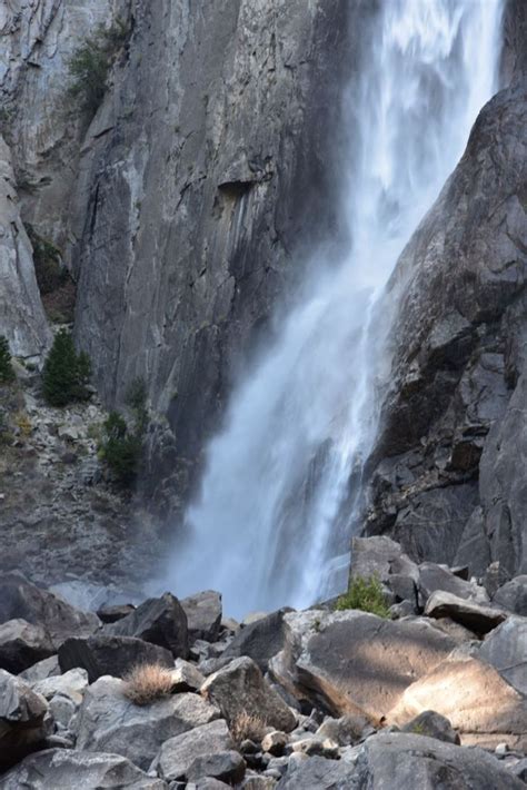 Lower Yosemite Waterfall Yosemite Hikes Yosemite Waterfalls Yosemite