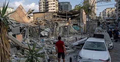 Hamas Rocket Barrage Strikes Tel Aviv