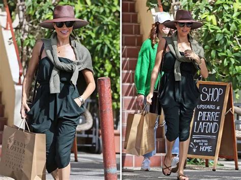 Meghan Markle Goes Shopping | Meghan markle, Maternity jacket, Fashion