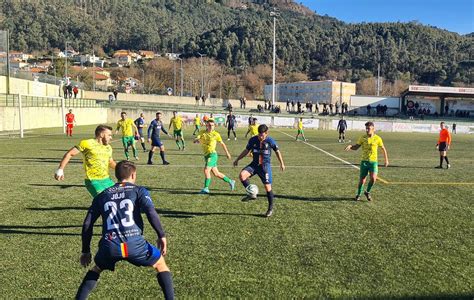 Atlético dos Arcos perde em Cerveira mas continua líder do campeonato