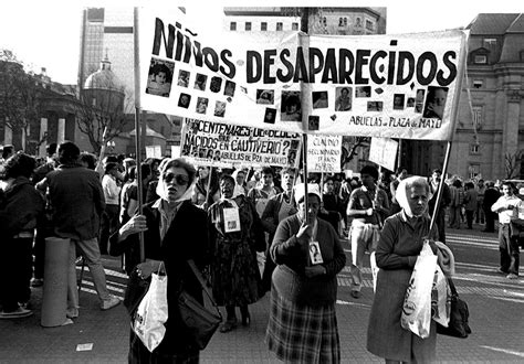 Abuelas De Plaza De Mayo A Os De Lucha Por La Identidad La Memoria