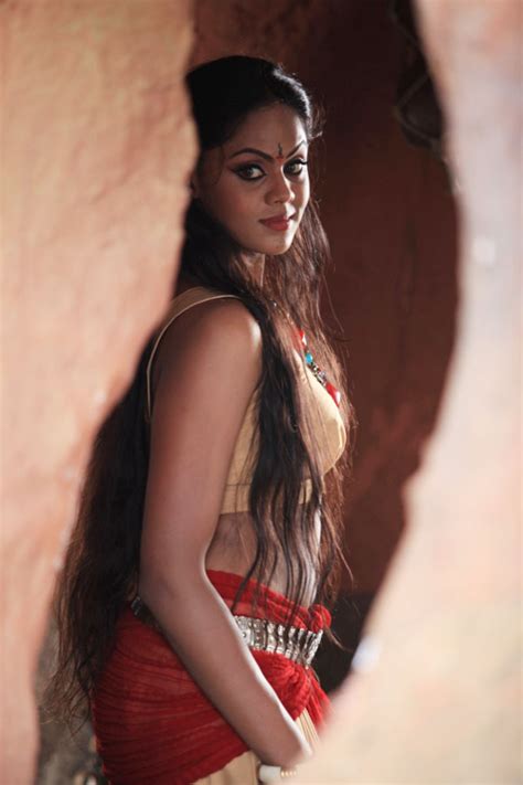 Asian Girls Karthika Nair Hot Unseen Navel Show Photos