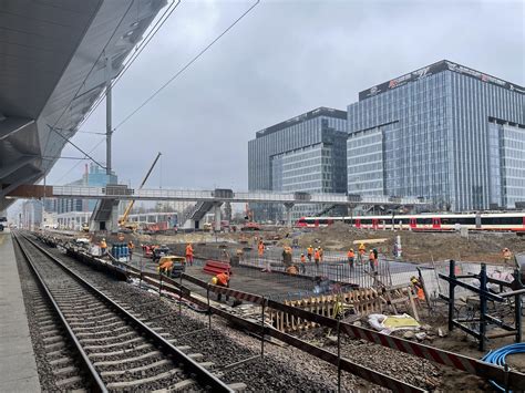 Nowy Wiadukt Na Warszawie Zachodniej Po Czy Linie Radomsk I Obwodow