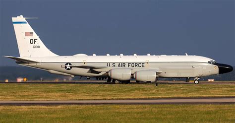 Літаки RC-135W та E-8C одночасно проводять розвідку над Україною ...