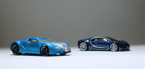 Bugatti Veyron vs Chiron da Hot Wheels Evolução