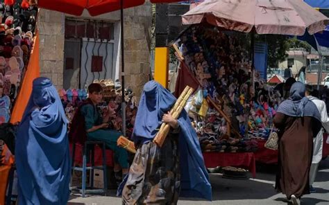 Talib Pro Be Mulheres De Visitarem Parques E Jardins De Cabul Mundo