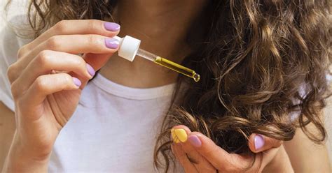 Los 3 Aceites Que Debes Usar Cada Semana Para Combatir La Caída Del Cabello Glamour