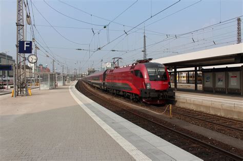 ÖBB Railjet mit 1116 237 7 bei der Einfahrt in München Hbf Bahnbilder de