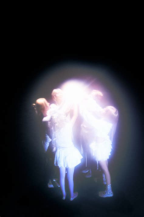 Watch LE SSERAFIM Makes It HOT With Their Passion In Classy Comeback MV Soompi