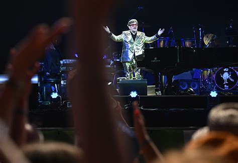 Fans Acuden En Masa Al Ltimo Espect Culo De Despedida De Elton John