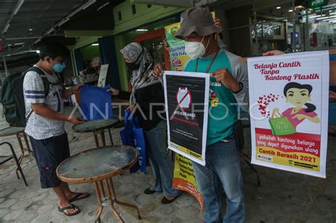 Kampanye Pengurangan Penggunaan Kantong Plastik Antara Foto