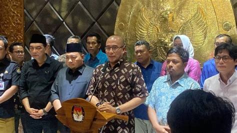 Ketua KPU Dipecat Pemerintah Pastikan Pilkada 2024 Sesuai Jadwal