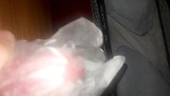 Gicler Dans Un Gant XVIDEOS