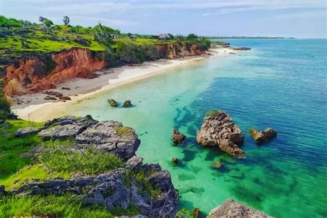 Destinasi Wisata Pantai Raemea Di Ujung Timur Pulau Sabu NTT Menjadi