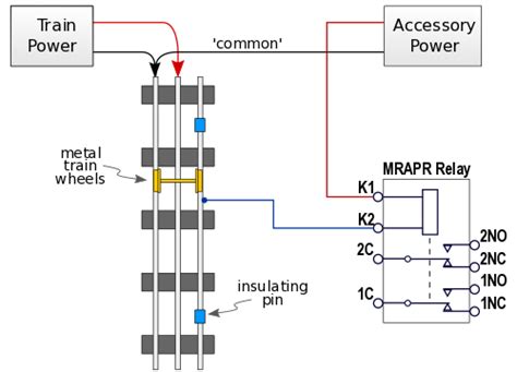 Relay train detector circuit for 3-rail track