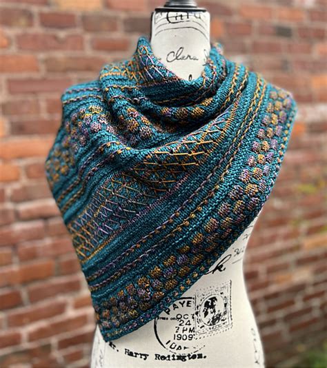 Ravelry Killer Queen Cowl Pattern By Mary Annarella