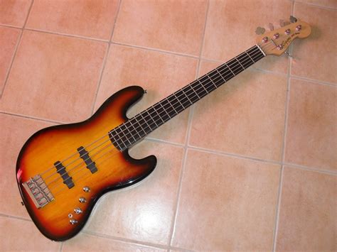 Squier Deluxe Jazz Bass V Active Image 1089512 Audiofanzine