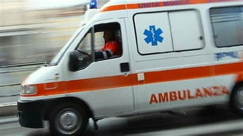 Incidente Tra Auto E Moto Gravissimo Un Ottantenne Gazzetta Di Siena