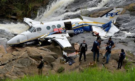 Motores do avião que caiu Marília Mendonça são resgatados Elizeu