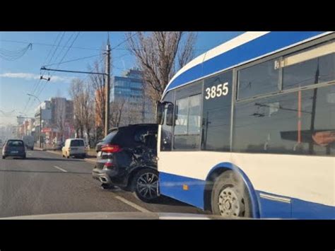 S A B Gat N Fa A Troleibuzului Un Bmw X Condus De Un Ucrainean