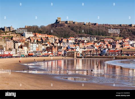 Scarborough beach uk hi-res stock photography and images - Alamy