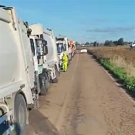 Ancora Caos Rifiuti Lunga Fila Di Camion Fermi A Poggiardo Rischio