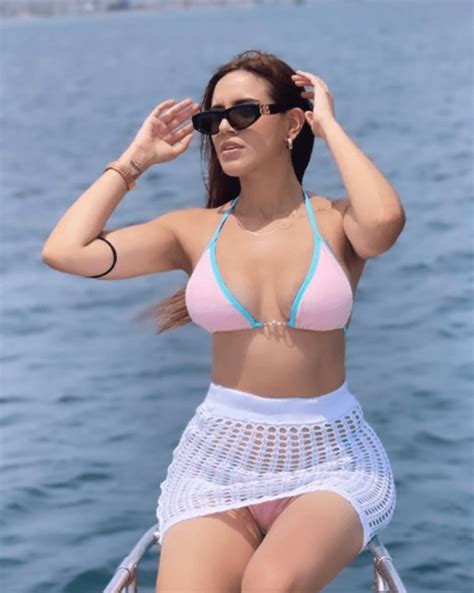 Darinka Ramirez Realiza Oda Al Verano Con Un Poderoso Bikini Bicolor Y